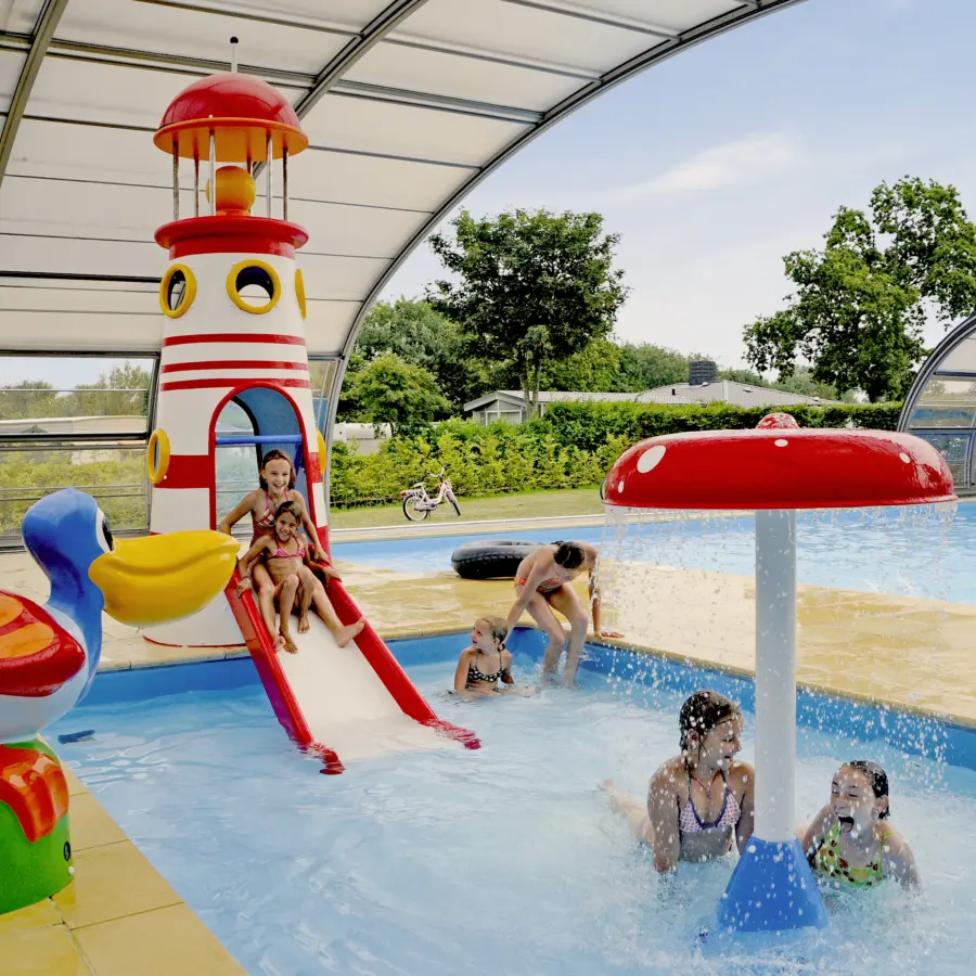 zwemmen in kinderbadje